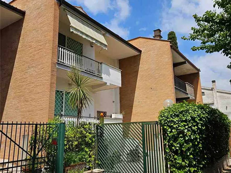 Immagine 1 di Villa in vendita  a Roma