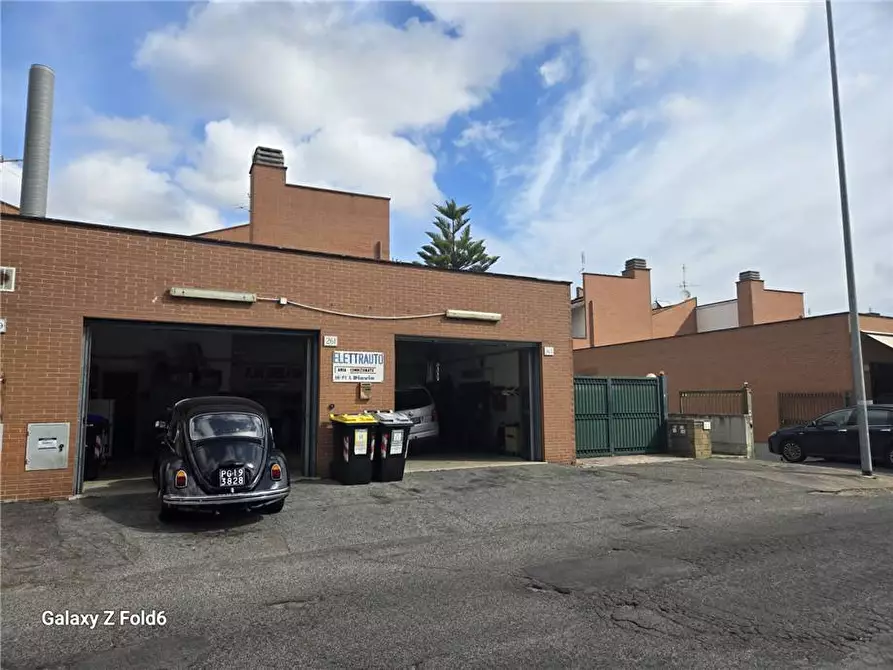 Immagine 1 di Attività commerciale in vendita  a Roma