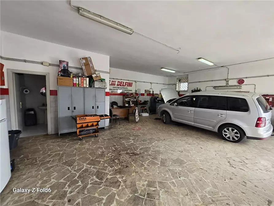 Immagine 2 di Attività commerciale in vendita  a Roma