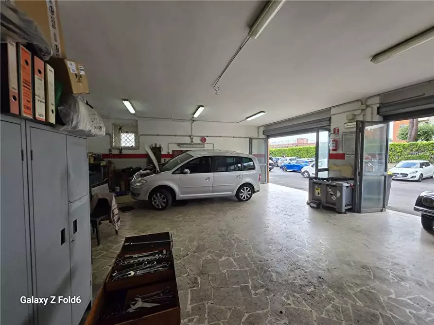 Immagine 4 di Attività commerciale in vendita  a Roma