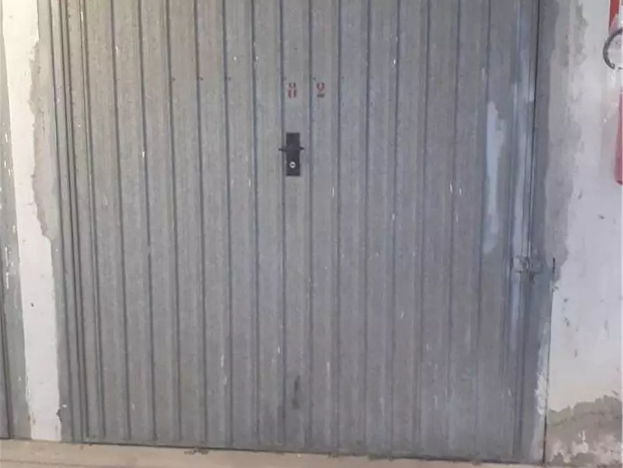 Immagine 2 di Garage in vendita  a Roma