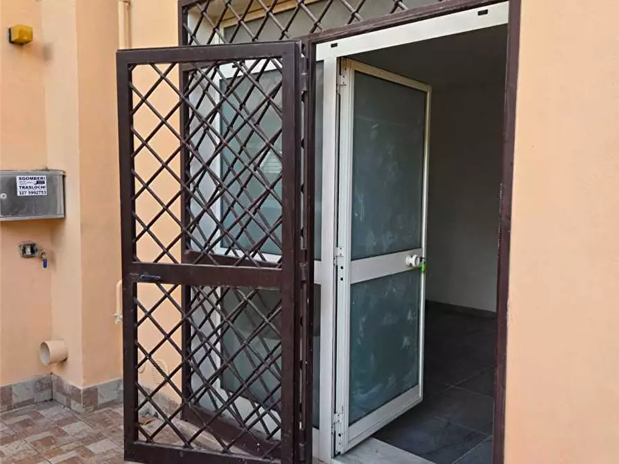Immagine 1 di Attività commerciale in affitto  a Roma