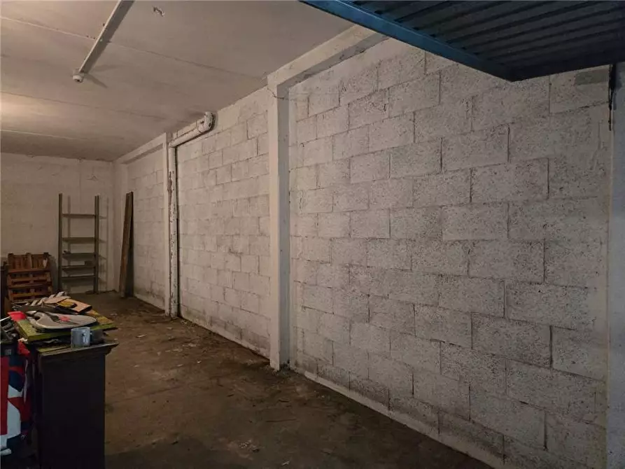 Immagine 3 di Garage in vendita  a Roma