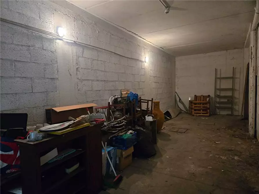 Immagine 4 di Garage in vendita  a Roma