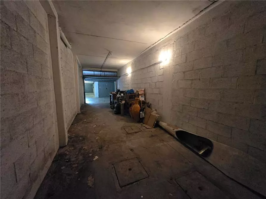 Immagine 5 di Garage in vendita  a Roma