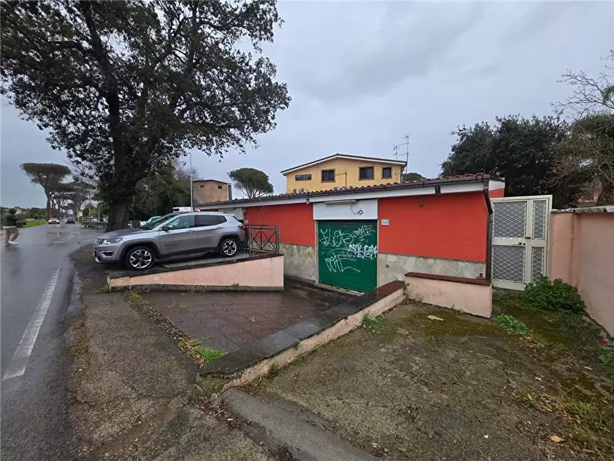 Immagine 2 di Attività commerciale in vendita  a Roma