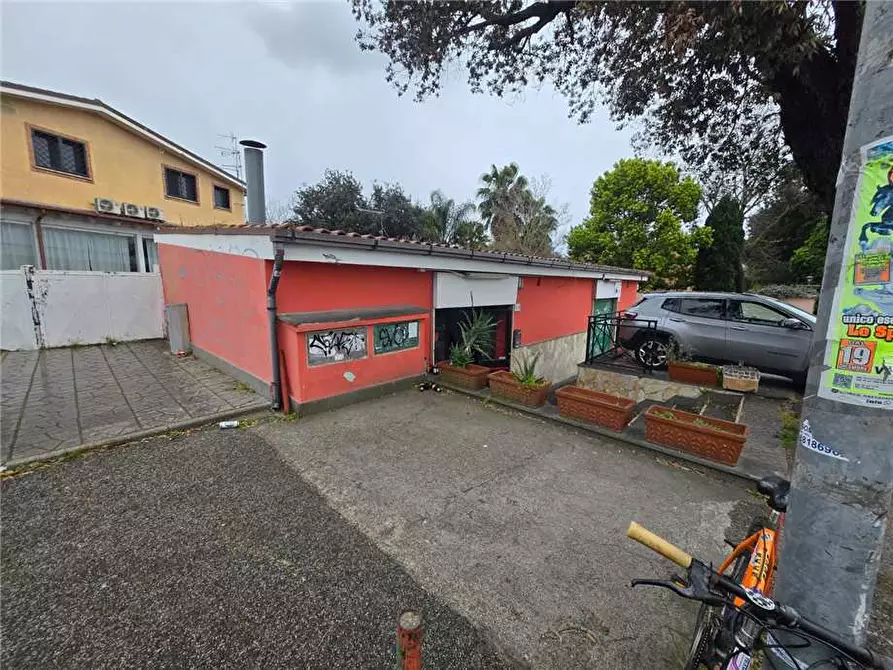 Immagine 4 di Attività commerciale in vendita  a Roma