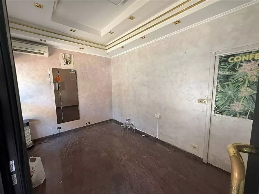 Immagine 2 di Attività commerciale in affitto  a Roma
