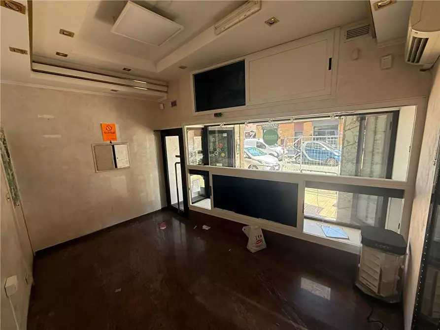 Immagine 3 di Attività commerciale in affitto  a Roma