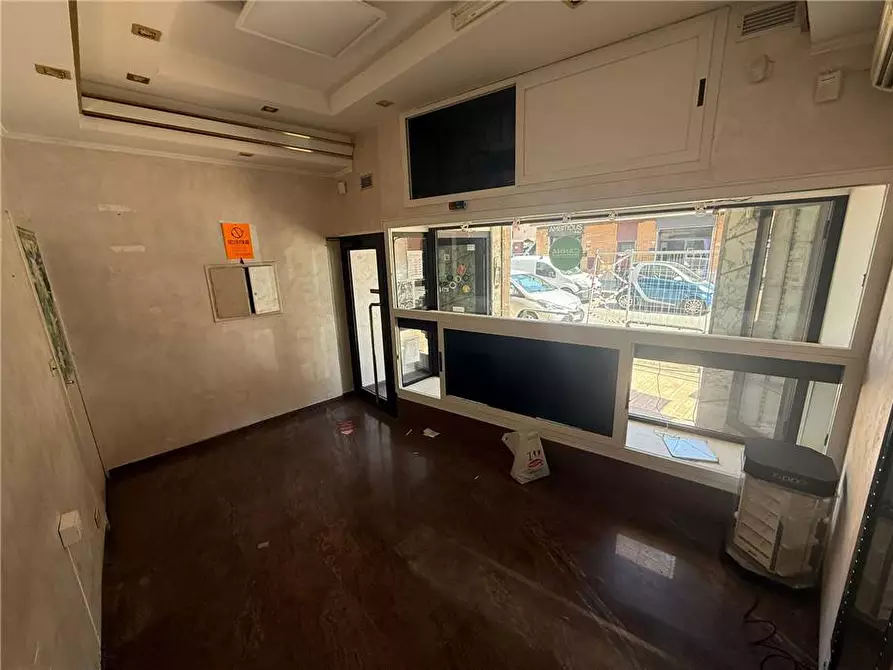 Immagine 4 di Attività commerciale in affitto  a Roma