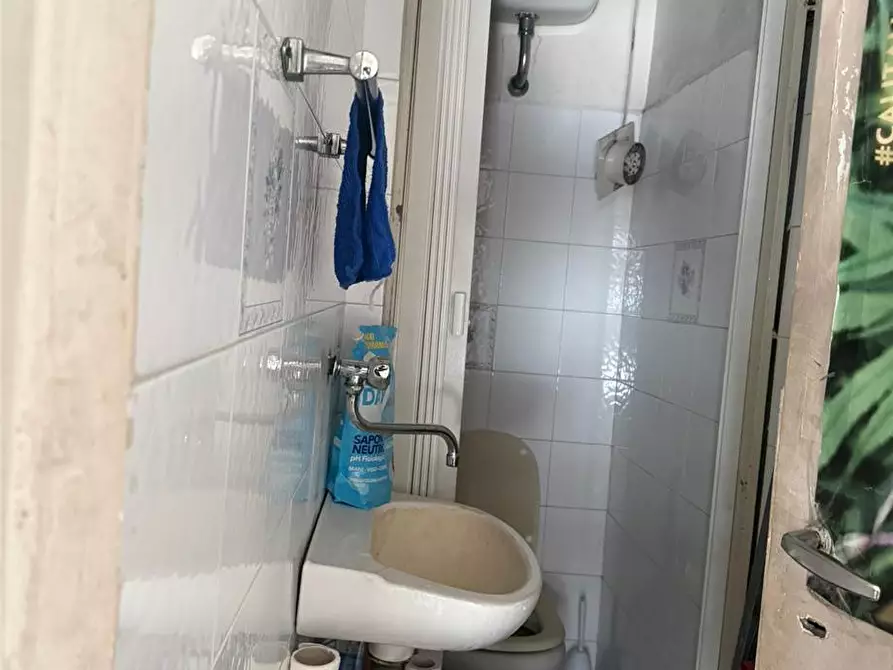Immagine 5 di Attività commerciale in affitto  a Roma