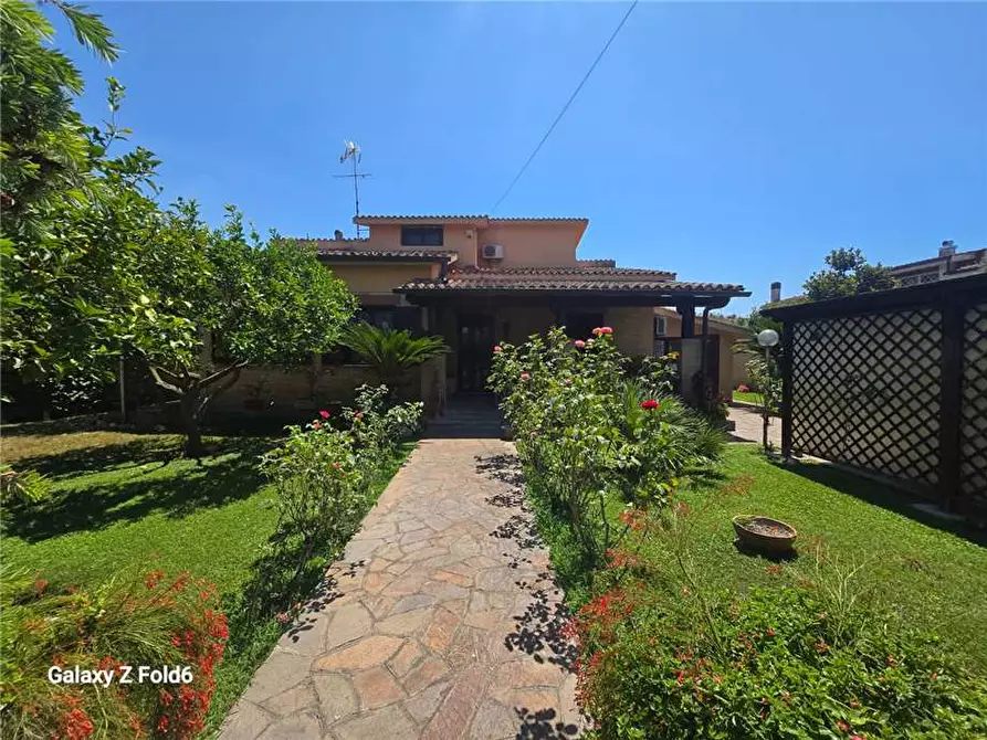 Immagine 1 di Villa in vendita  a Roma