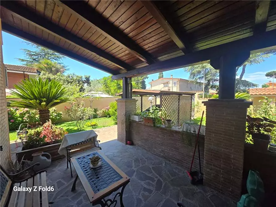 Immagine 2 di Villa in vendita  a Roma