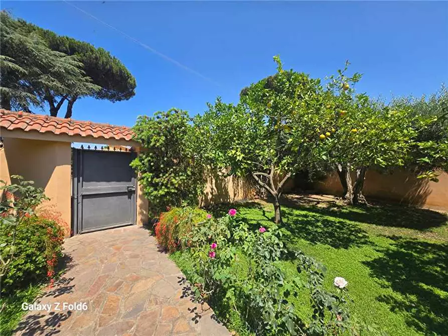 Immagine 3 di Villa in vendita  a Roma