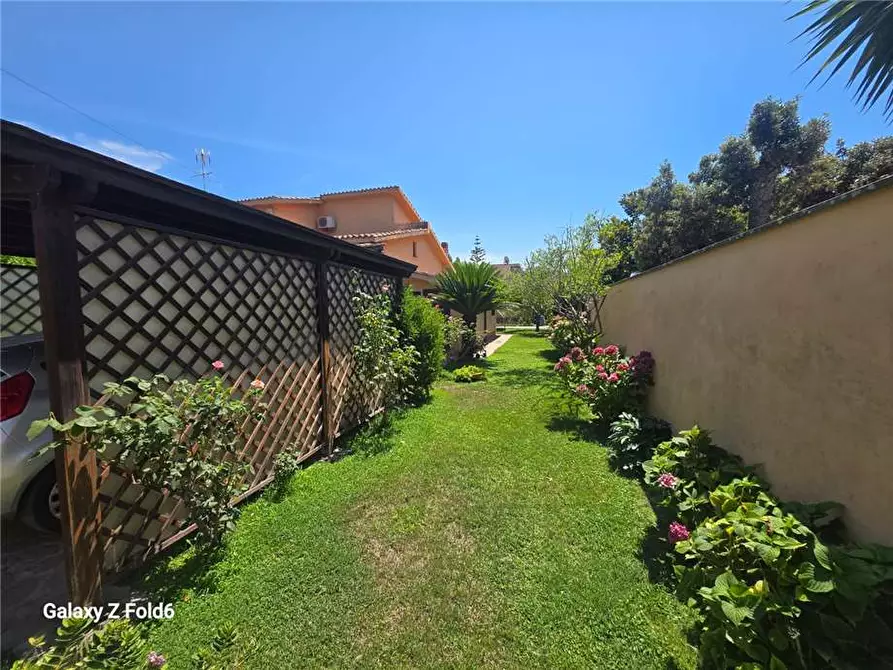 Immagine 5 di Villa in vendita  a Roma