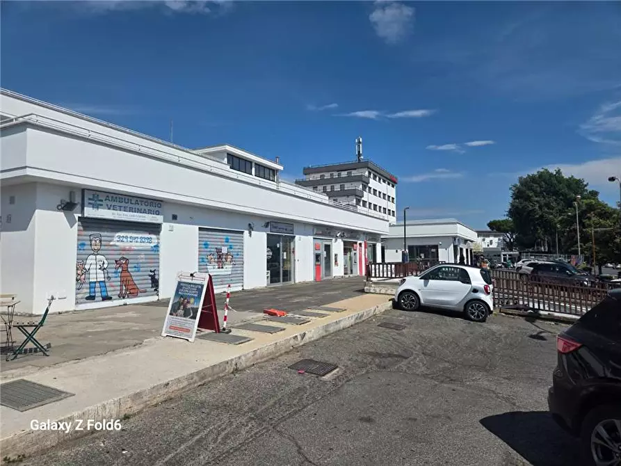 Immagine 1 di Attività commerciale in affitto  a Roma