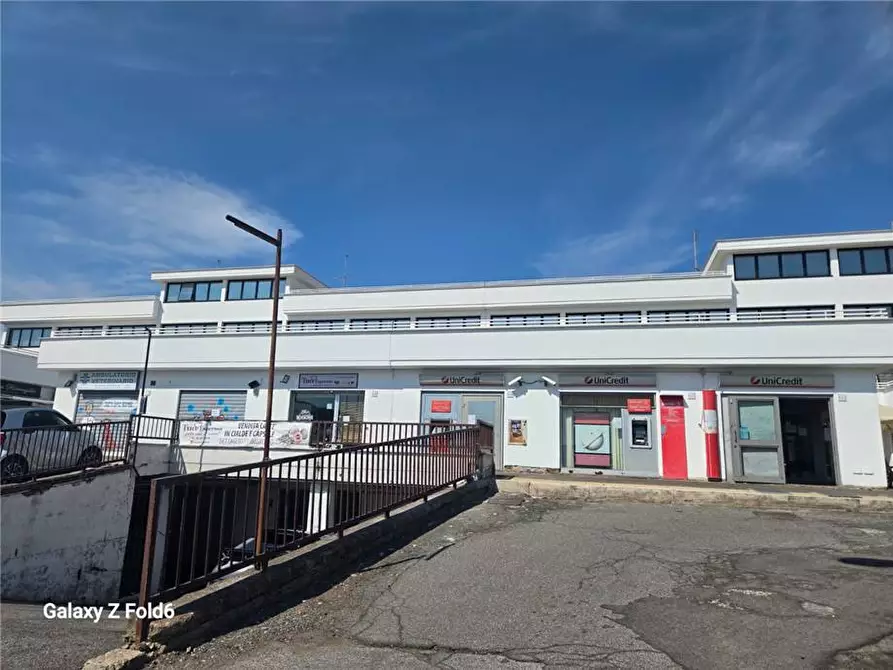 Immagine 2 di Attività commerciale in affitto  a Roma