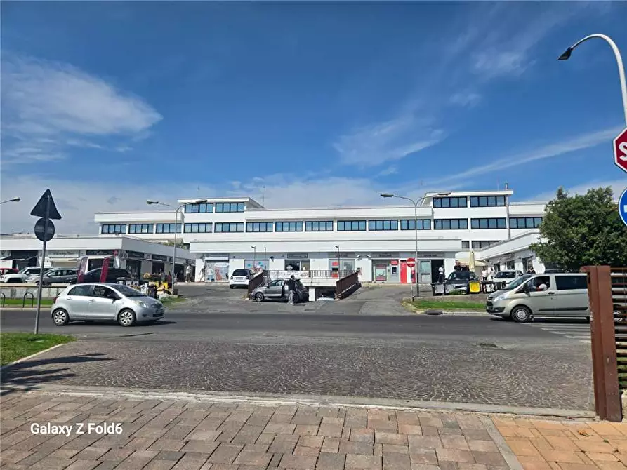 Immagine 3 di Attività commerciale in affitto  a Roma