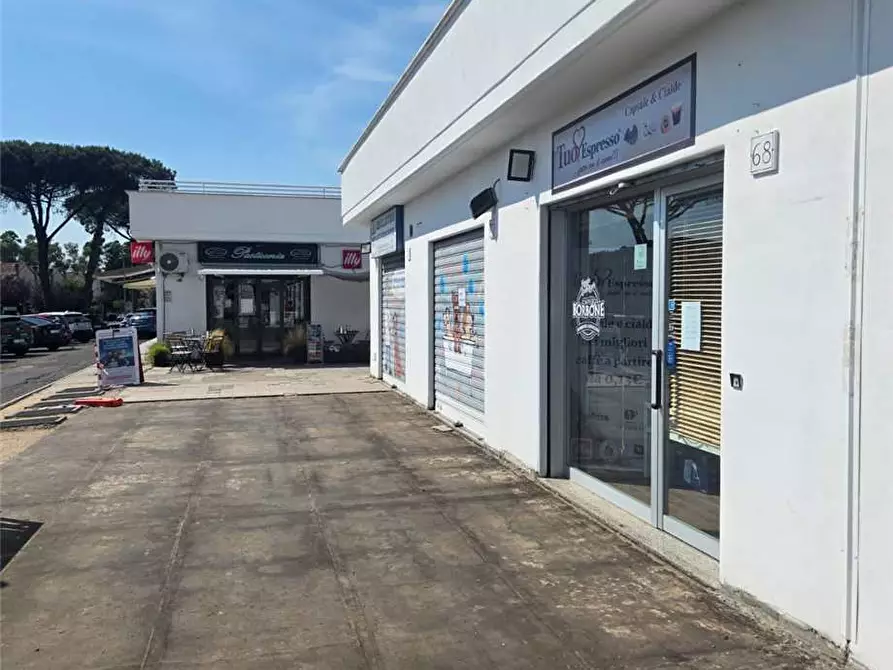 Immagine 4 di Attività commerciale in affitto  a Roma
