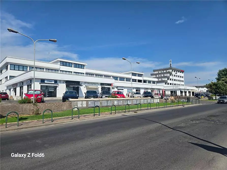 Immagine 5 di Attività commerciale in affitto  a Roma