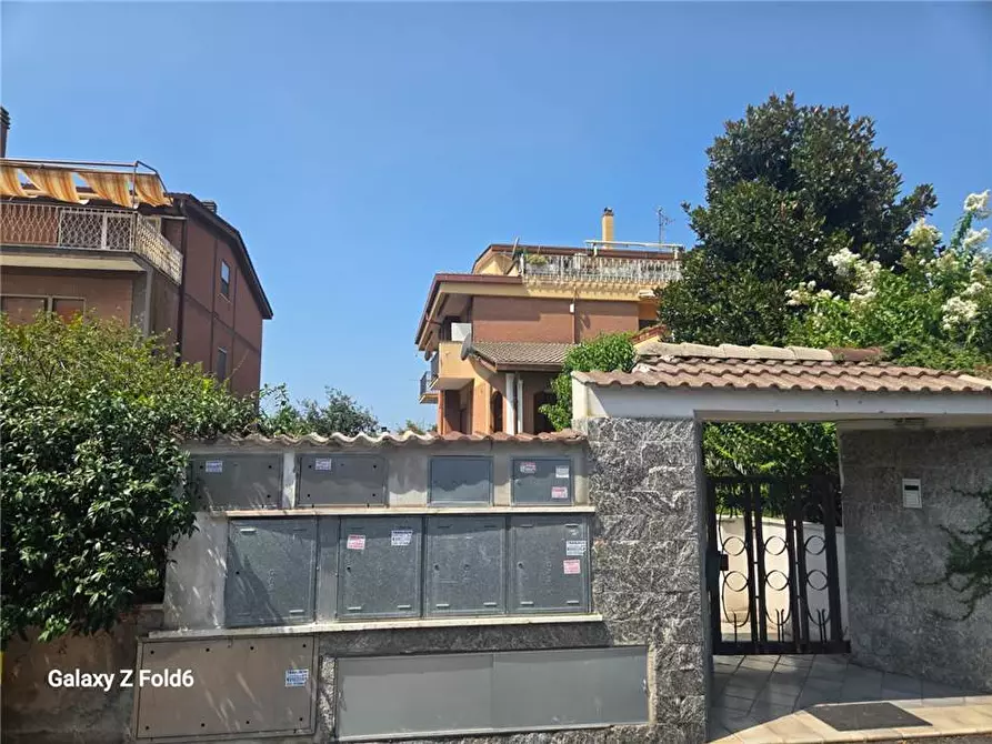 Immagine 1 di Appartamento in vendita  a Roma