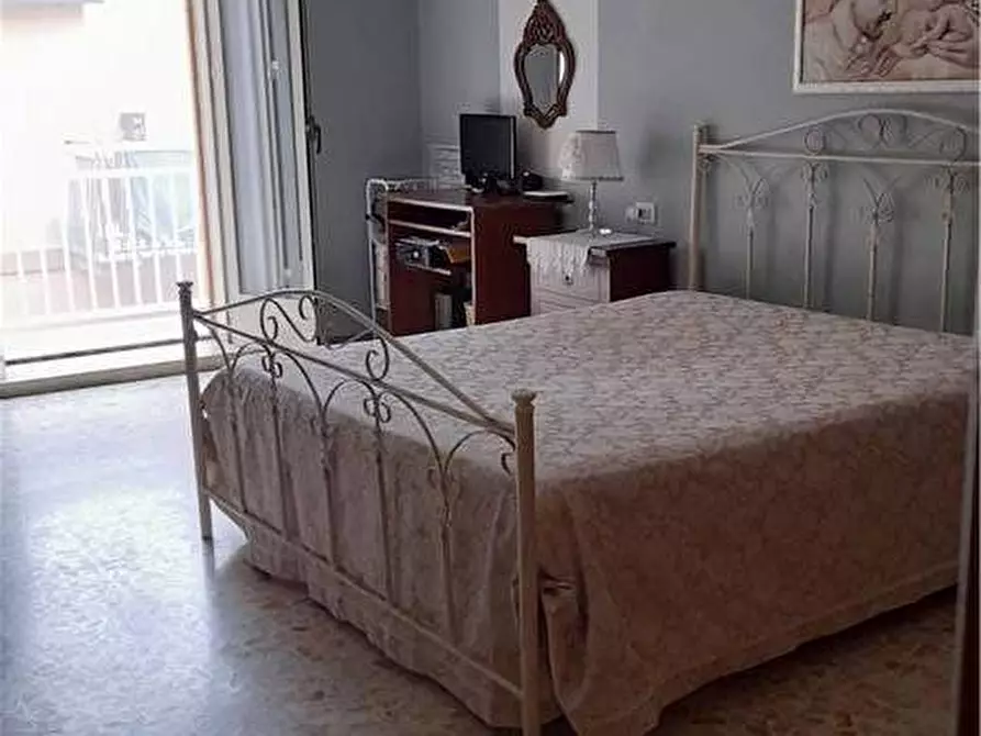 Immagine 5 di Stabile in vendita  a Sannicandro Garganico