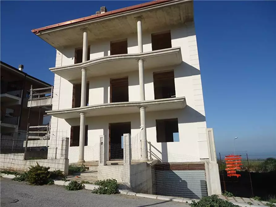 Immagine 2 di Stabile in vendita  a Sannicandro Garganico