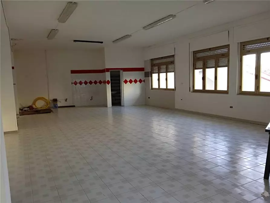 Immagine 3 di Attività commerciale in vendita  a Sannicandro Garganico
