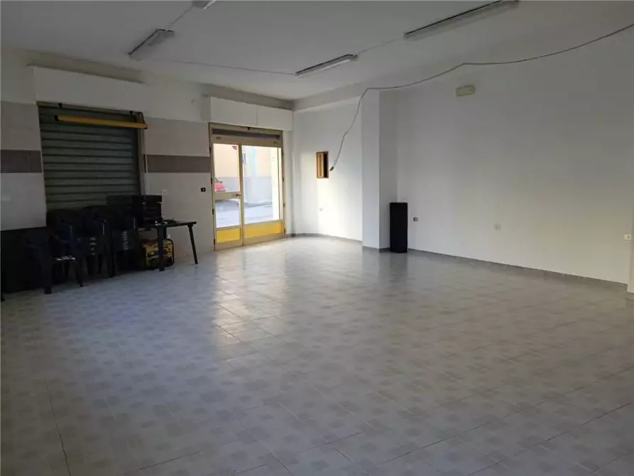Immagine 4 di Attività commerciale in vendita  a Sannicandro Garganico