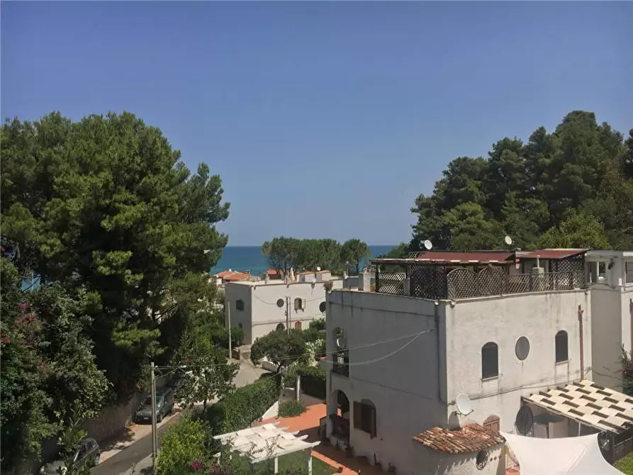 Immagine 2 di Appartamento in vendita  a Vico Del Gargano