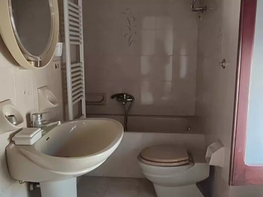 Immagine 3 di Stabile in vendita  a Sannicandro Garganico