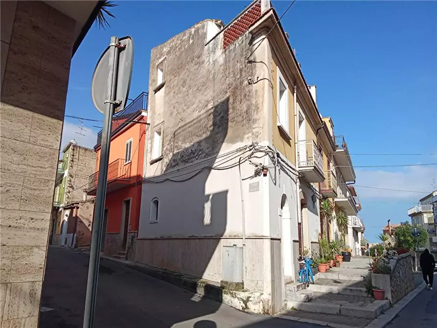 Immagine 2 di Stabile in vendita  a Sannicandro Garganico