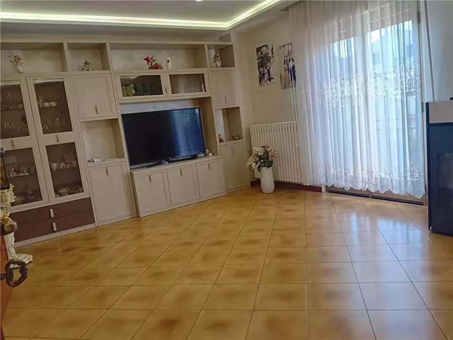Immagine 2 di Appartamento in vendita  a Sannicandro Garganico