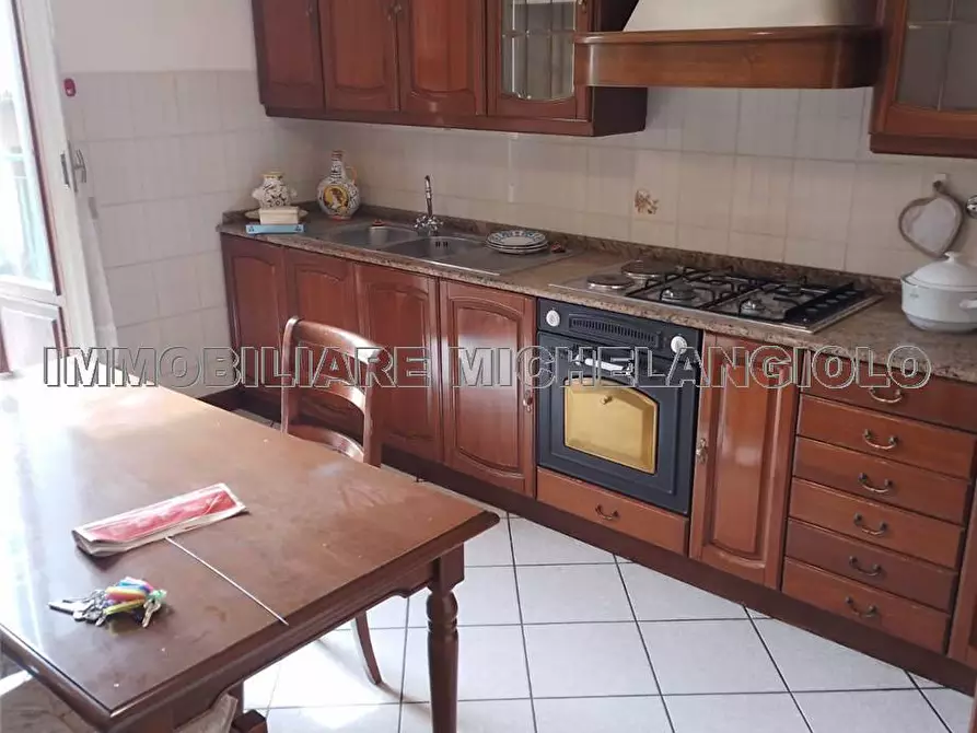 Immagine 4 di Appartamento in vendita  a Figline E Incisa Valdarno