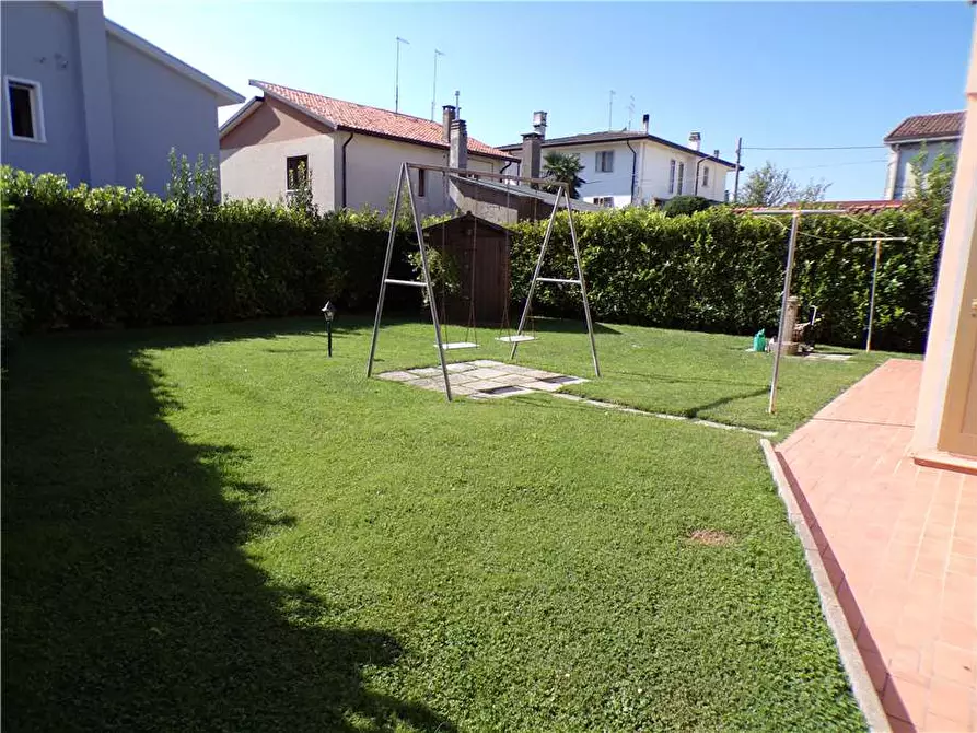 Immagine 3 di Villa in vendita  a Eraclea