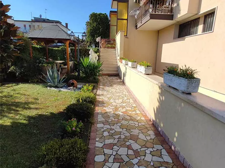 Immagine 3 di Casa bifamiliare in vendita  a Eraclea
