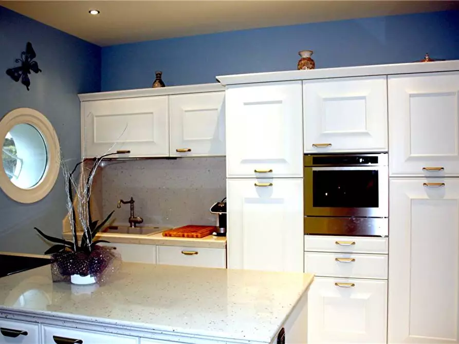 Immagine 4 di Villa in vendita  a Viareggio