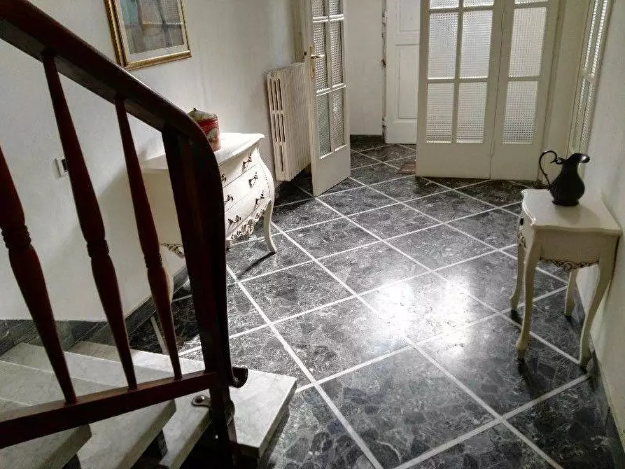 Immagine 4 di Villa in vendita  a Viareggio