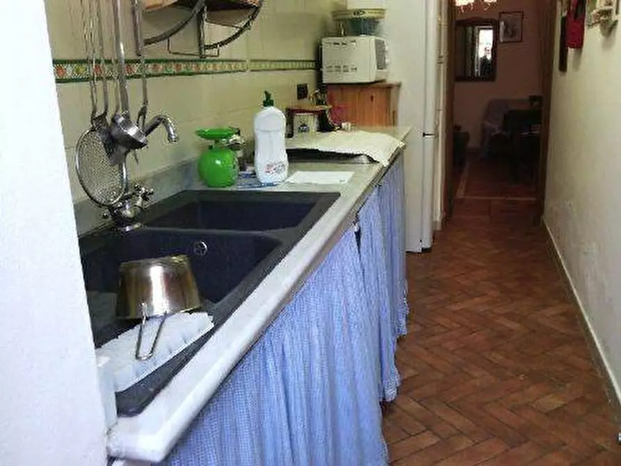 Immagine 3 di Villa in vendita  a Viareggio
