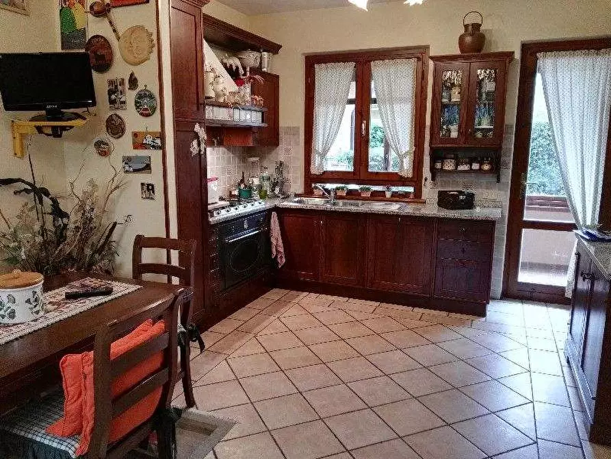 Immagine 2 di Porzione di casa in vendita  a Massarosa
