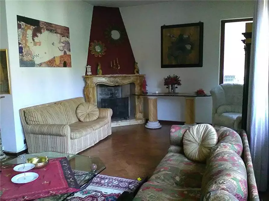 Immagine 2 di Villa in vendita  a Pietrasanta