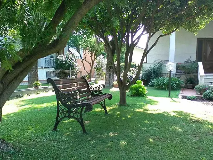 Immagine 4 di Villa in vendita  a Pietrasanta