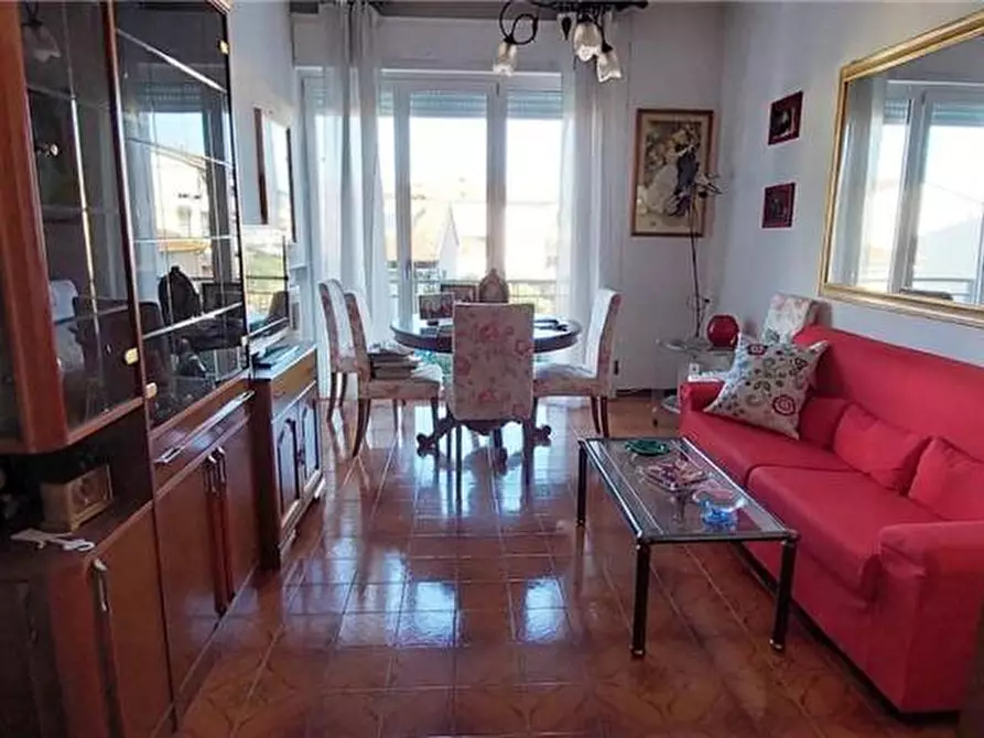 Immagine 2 di Appartamento in vendita  a Viareggio
