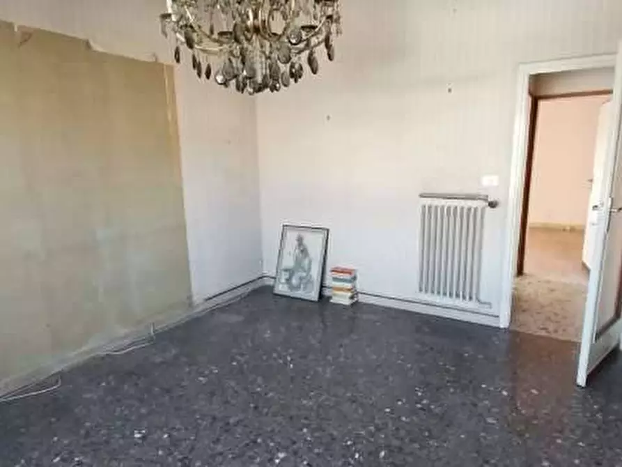 Immagine 2 di Appartamento in vendita  a Viareggio