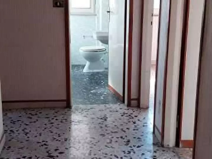 Immagine 3 di Appartamento in vendita  a Viareggio
