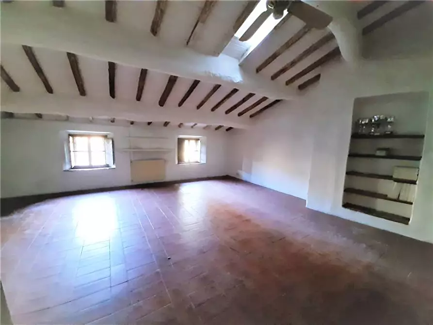Immagine 2 di Porzione di casa in vendita  a Camaiore