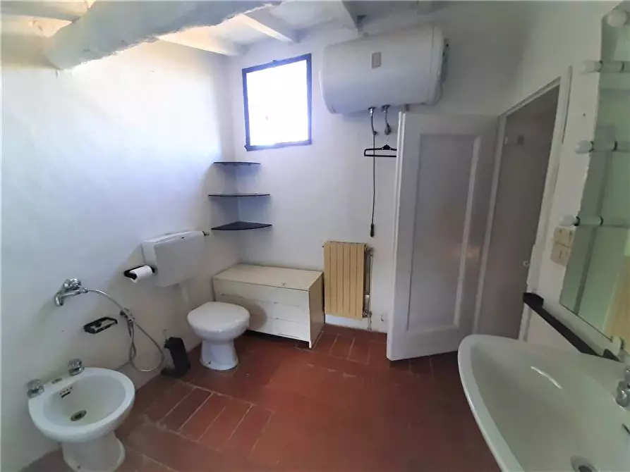 Immagine 5 di Porzione di casa in vendita  a Camaiore