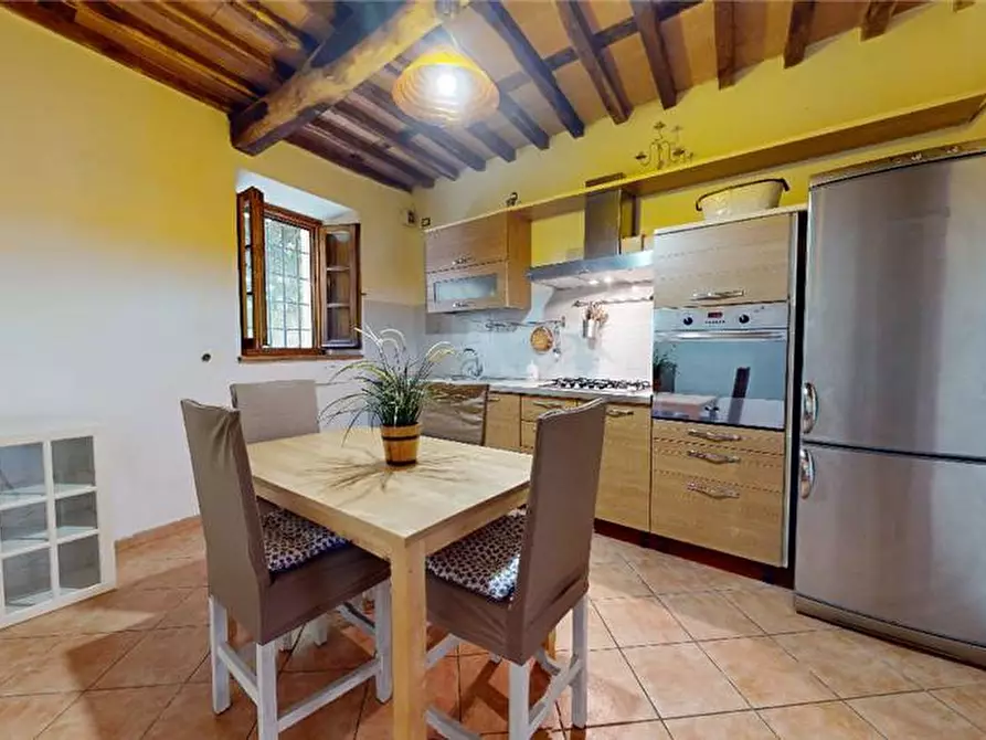 Immagine 2 di Villa in vendita  a Camaiore