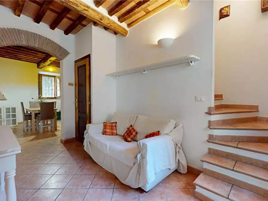 Immagine 3 di Villa in vendita  a Camaiore