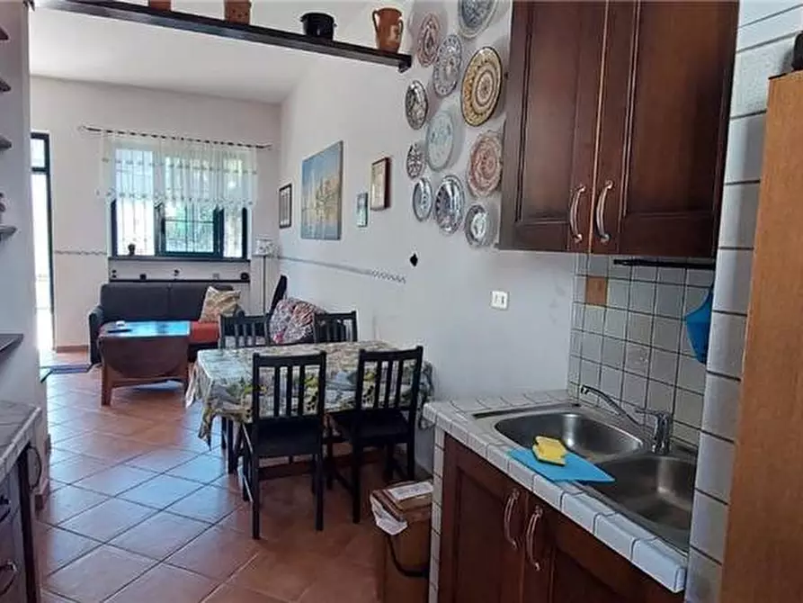 Immagine 3 di Villa in vendita  a Viareggio